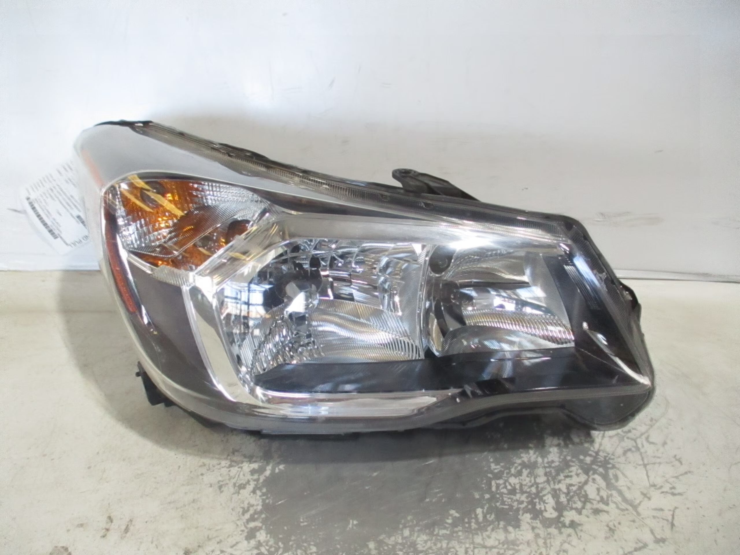 Pre-Owned 2014-2016 Subaru Forester Passenger RH Head Light Lamp OEM (Good)