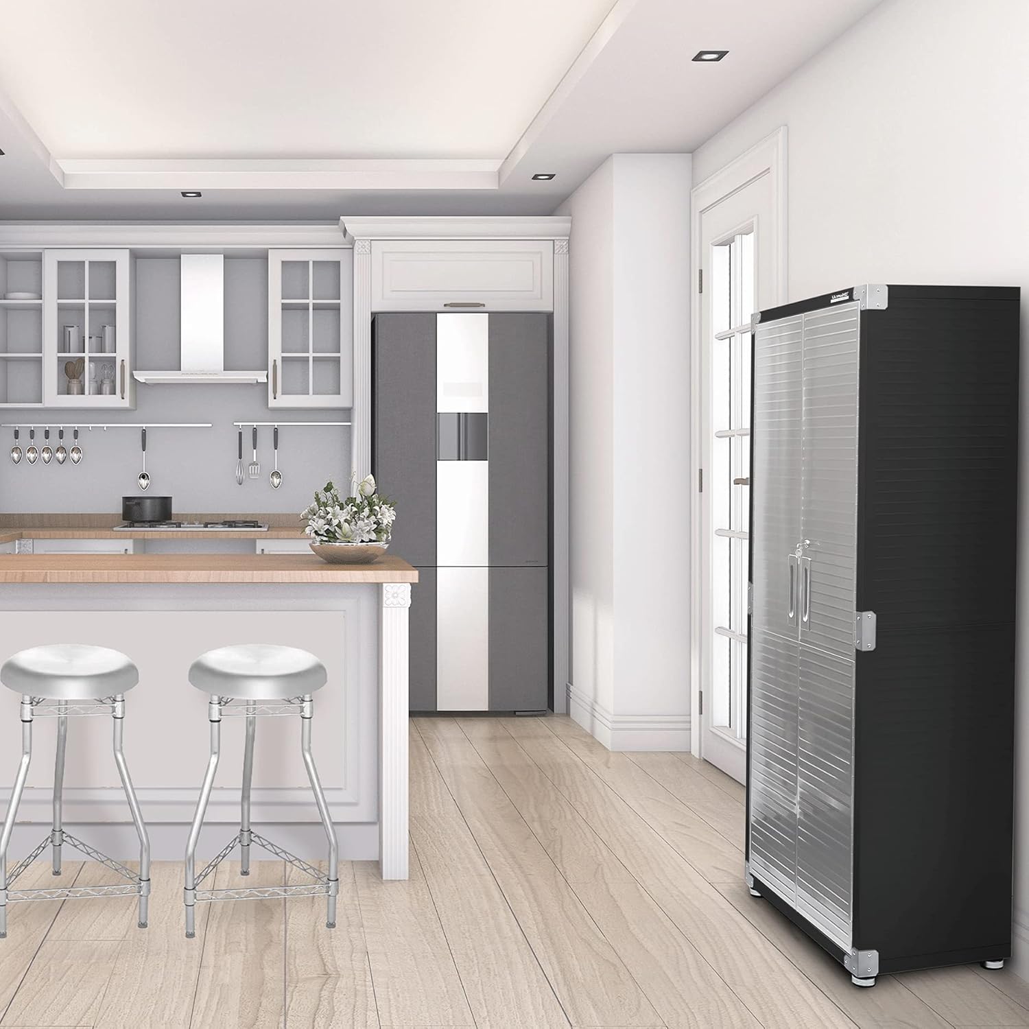 Lockable Steel Storage Cabinet with Adjustable Shelves R319