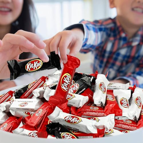 Miniatures Assorted Chocolate and White Creme Wafer Candy Bars, Individually Wrapped, 2lb W367259