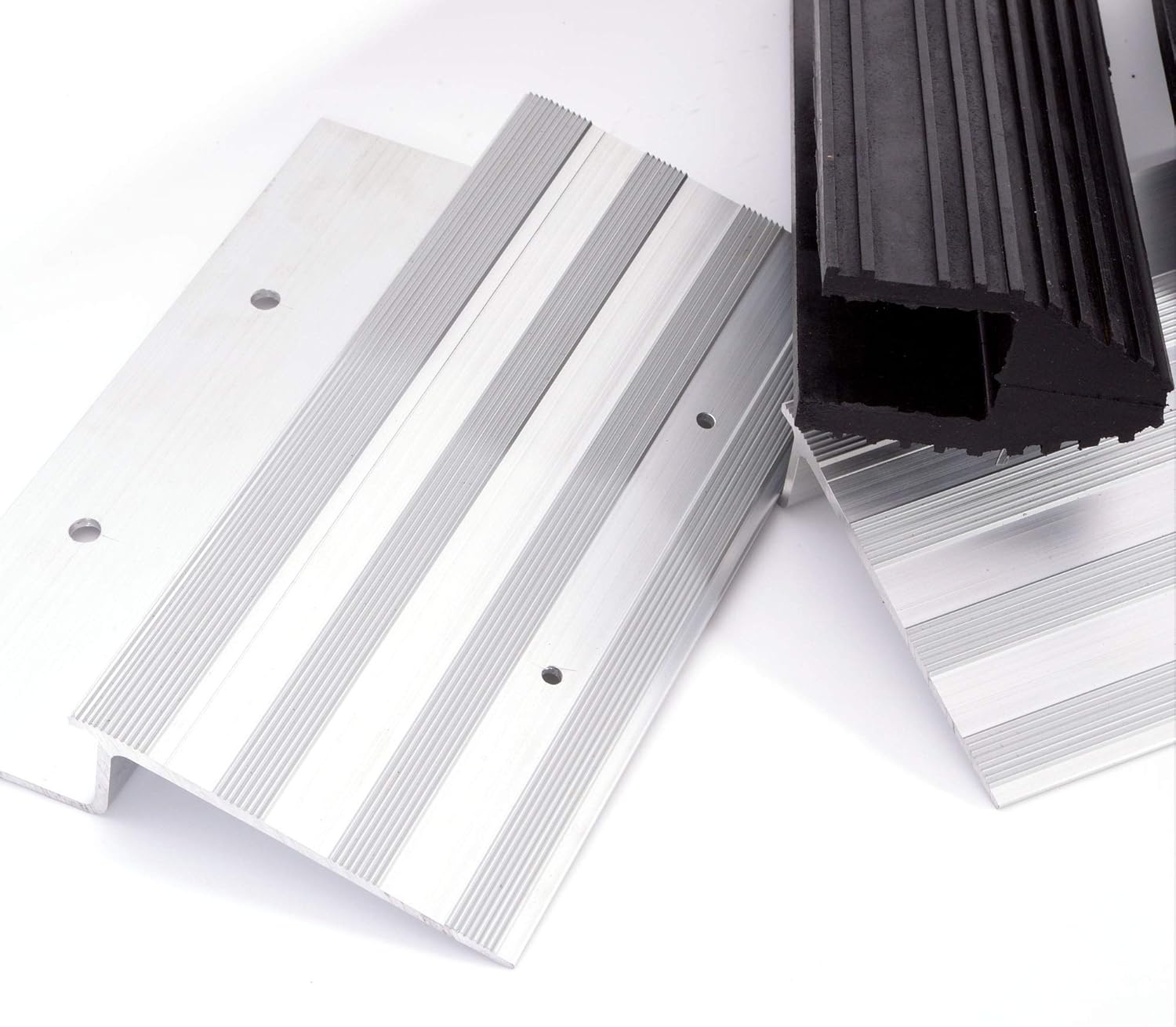 Truck and Trailer Loading Ramp Kit with Aluminum Brackets and Rubber Feet W818825