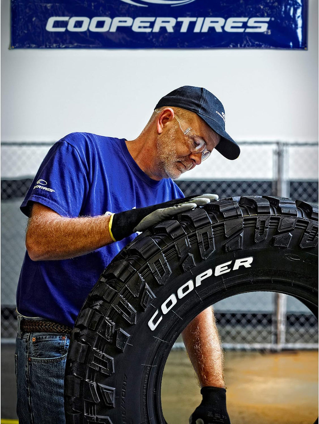All-Season 255/70R17 Tire L8567