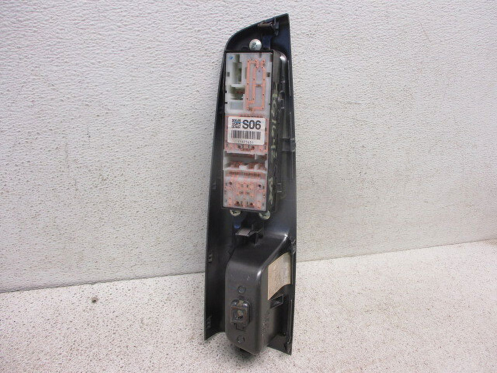 Pre-Owned Subaru Forester Front Left Master Window Switch Q37835